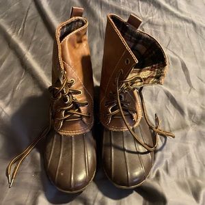 Duck boots
